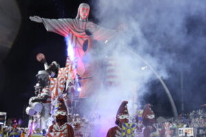 Clique e veja fotos do desfile da Primeira da Cidade Líder