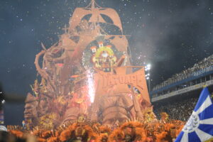 Tatuapé faz desfile poderoso sobre Mata de São João