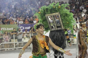 Uirapuru estoura o tempo em seu desfile sobre a Mocidade Independente