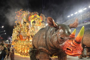 Dragões impressiona com desfile poderoso sobre África