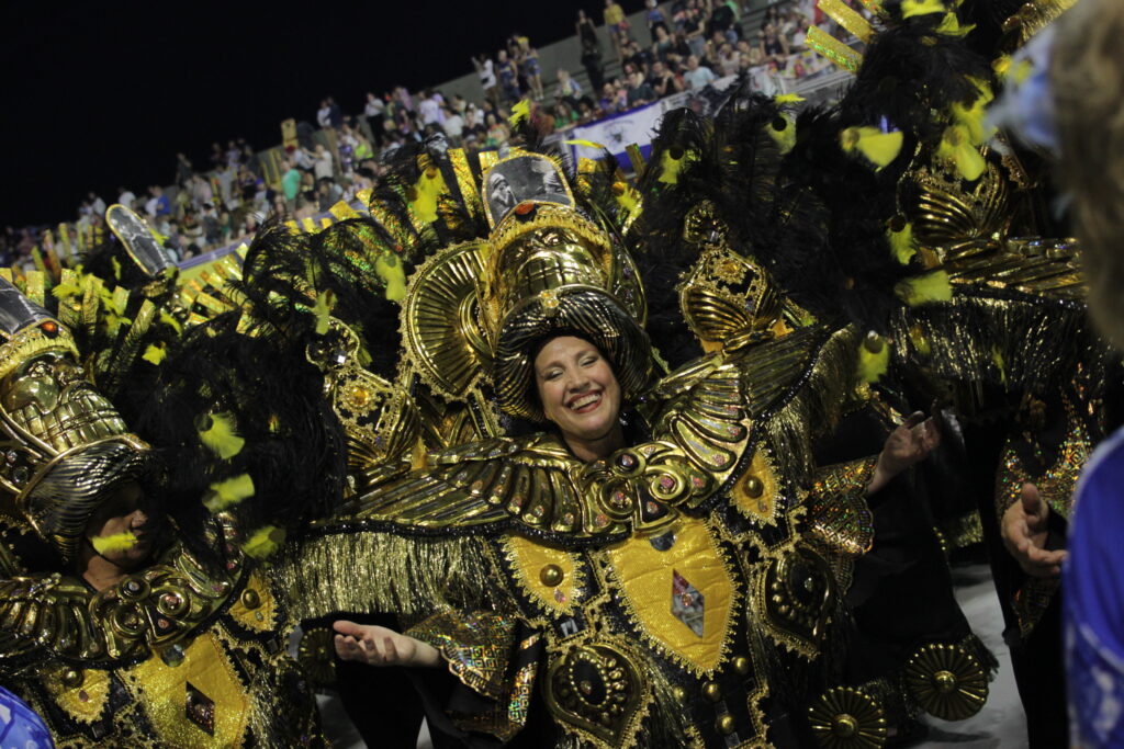 Canto forte e alegorias repaginadas marcam o desfile da Tatuapé IMG 1447