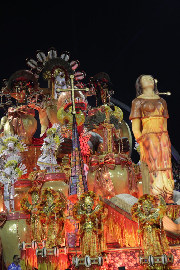 Canto forte e alegorias repaginadas marcam o desfile da Tatuapé IMG 1467
